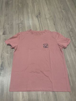 Camiseta rosa estampada