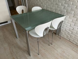Conjunto mesa de cocina y 4 sillas