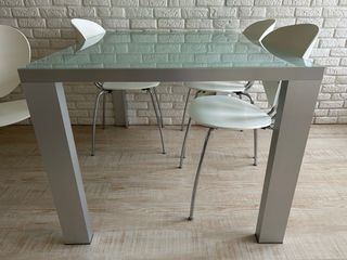 Conjunto mesa de cocina y 4 sillas