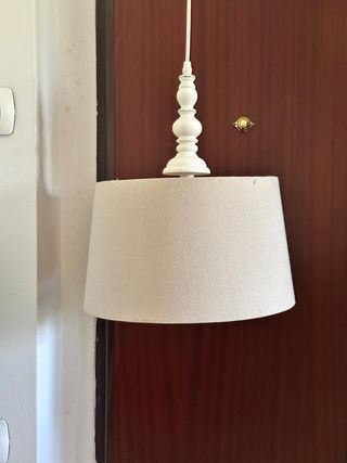 Lampadario beige e bianco 