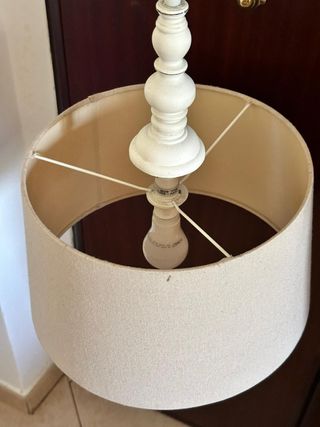 Lampadario beige e bianco 