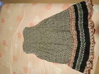 Vestido playero negro y marrón