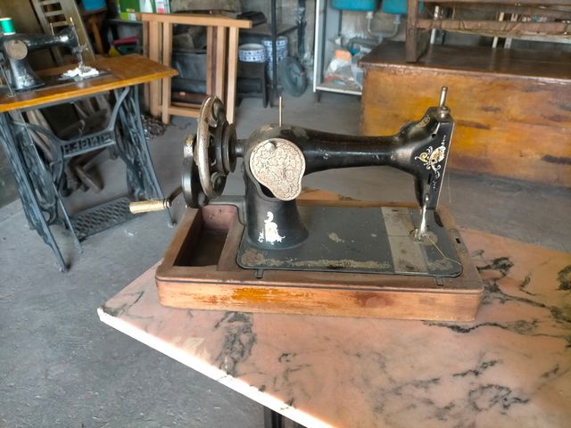 Máquina Coser Antigua