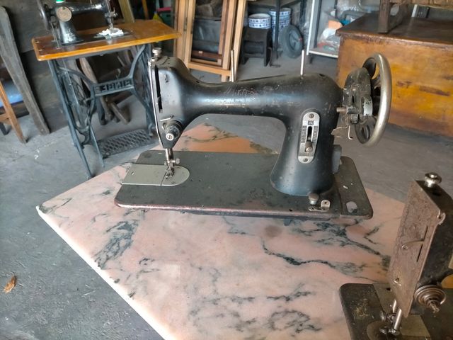 Máquina Coser Antigua