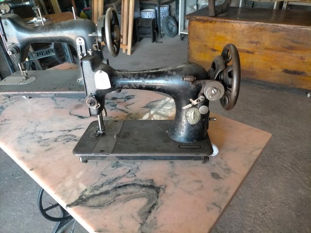 Máquina Coser Antigua