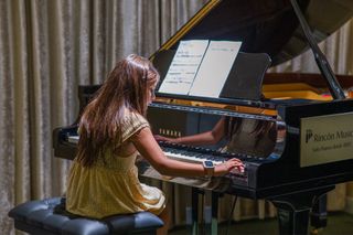 Clases de piano + de 8 años de experiencia