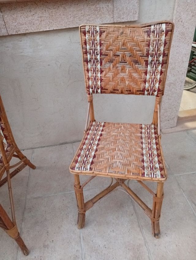 Sillas y sillón junco esmaltado