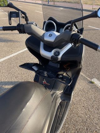 YAMAHA XMAX YP250R