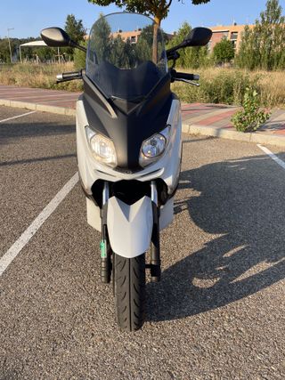 YAMAHA XMAX YP250R