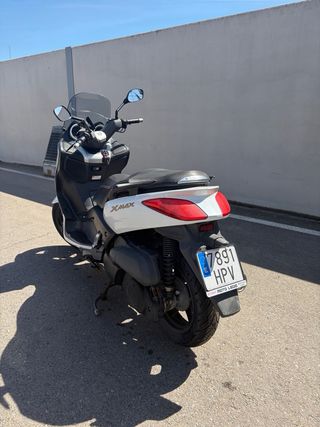 YAMAHA XMAX YP250R