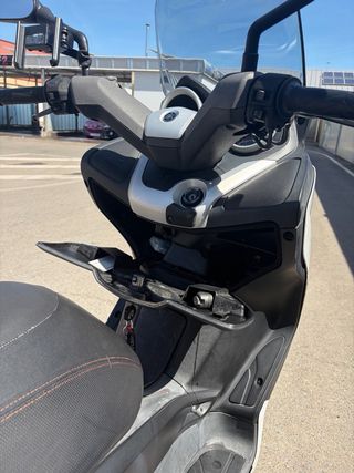 YAMAHA XMAX YP250R