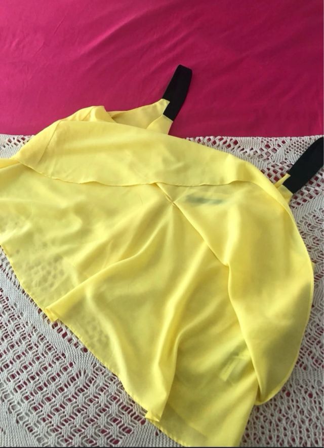 Top amarillo Trafaluc- Talla M