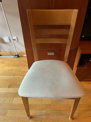 6 sillas comedor beige, de madera.