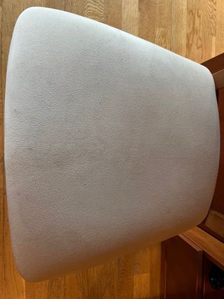 6 sillas comedor beige, de madera.