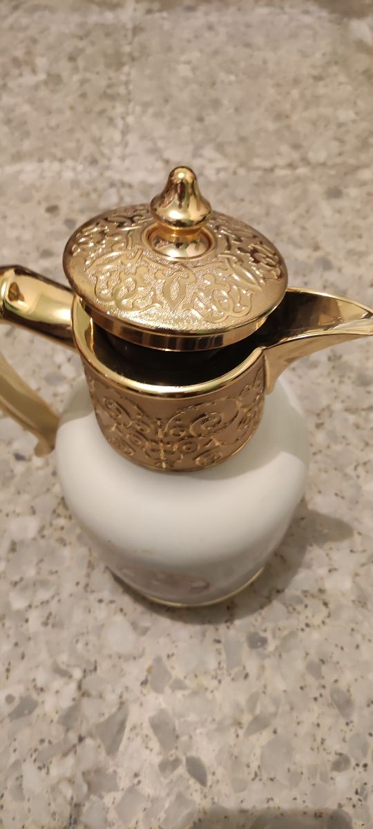 Cafetera térmica dorada