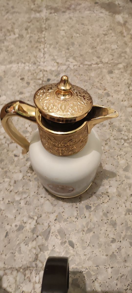 Cafetera térmica dorada