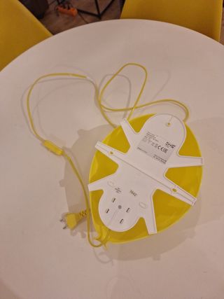 Lámpara globo IKEA amarilla