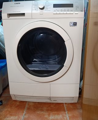 Secadora AEG Lavatherm 8kg.Se venden recambios .