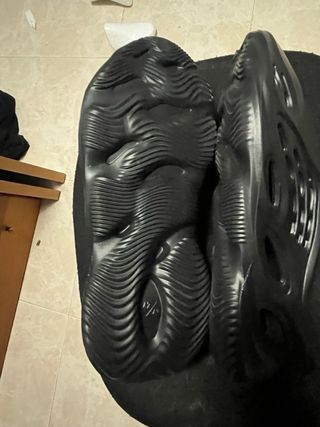 Yeezy Foam Runner negras