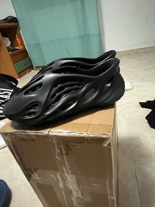 Yeezy Foam Runner negras