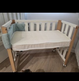 Minicuna bebé - madera y blanco