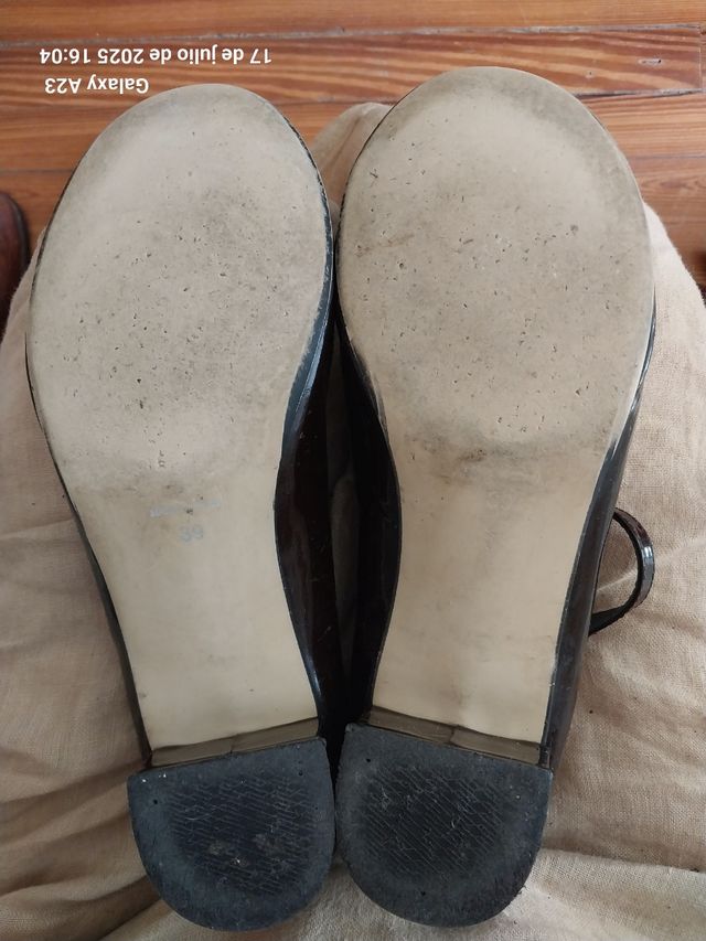 Merceditas vintage de charol color chocolate.