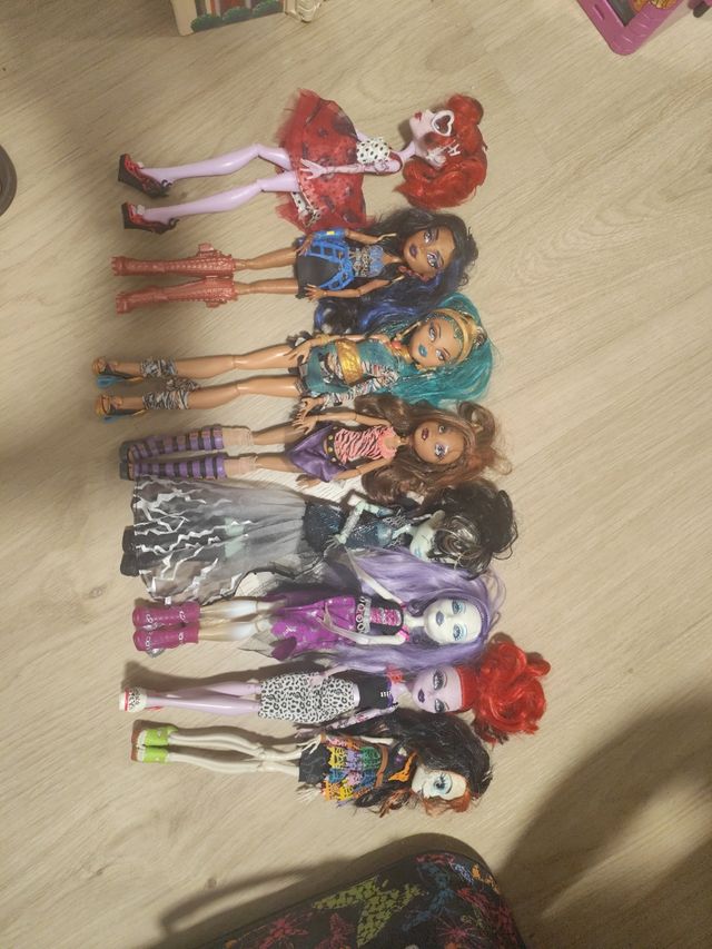 8 Muñecas Monster High