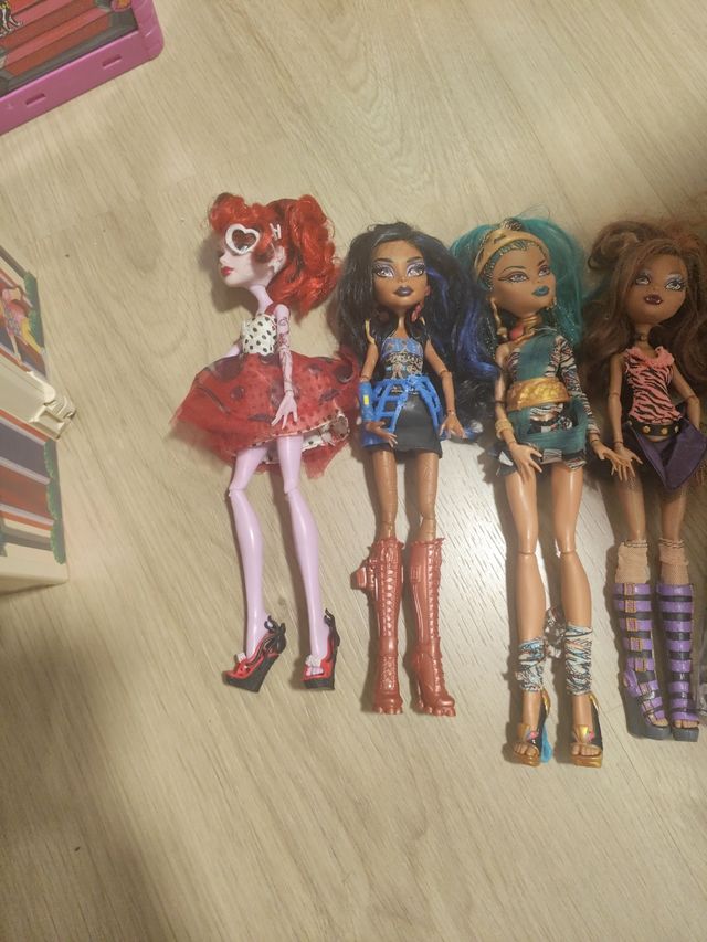 8 Muñecas Monster High