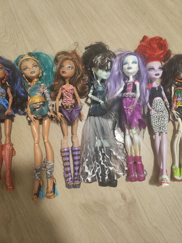 8 Muñecas Monster High