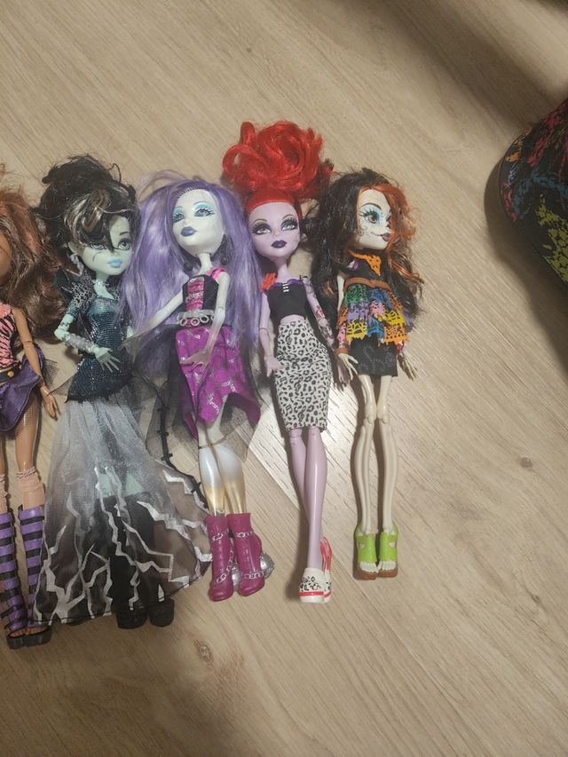 8 Muñecas Monster High