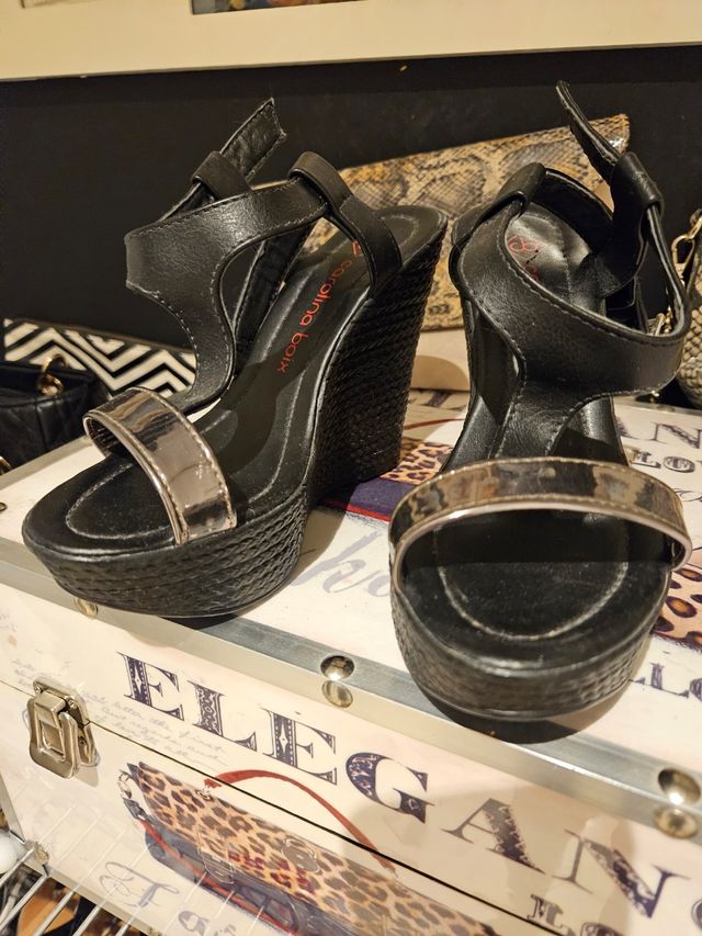 Zapatos cuña negros plata 35