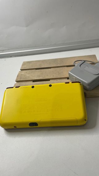 Nintendo 2DS XL Pikachu - Amarilla