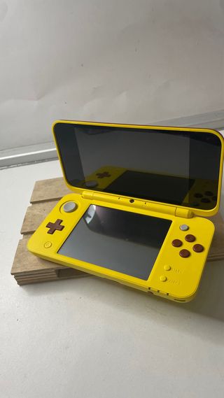 Nintendo 2DS XL Pikachu - Amarilla