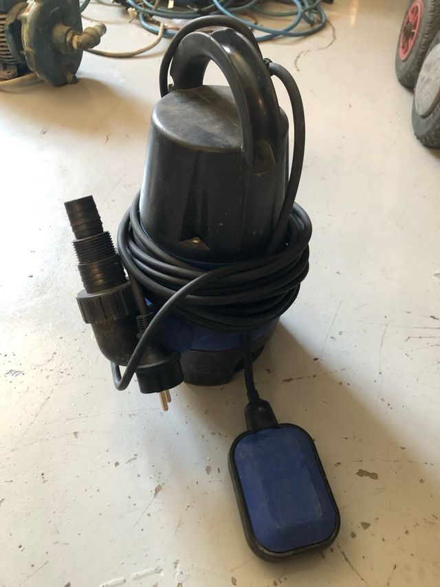 Bomba agua sumergible usada