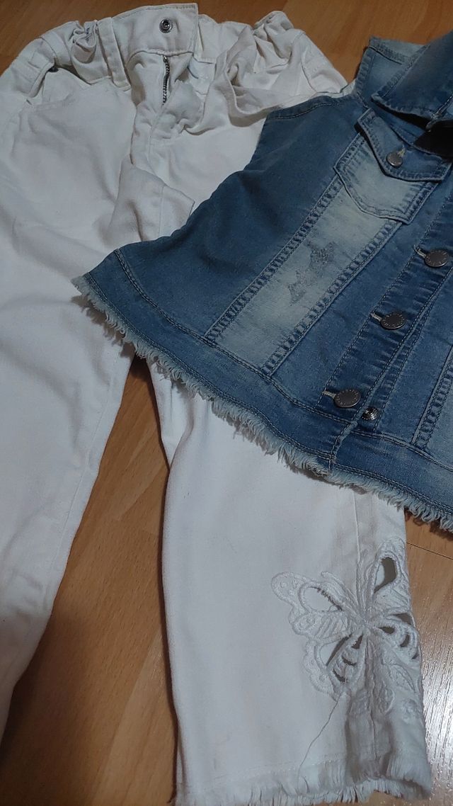 Chaleco vaquero+pantalón blanco🦋