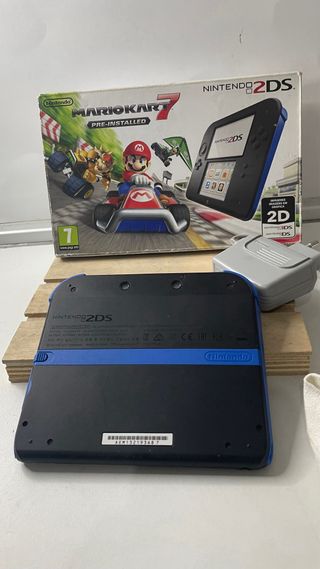 Nintendo 2DS azul y negra + Mario Kart 7