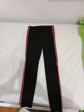 Mallas negras con raya roja