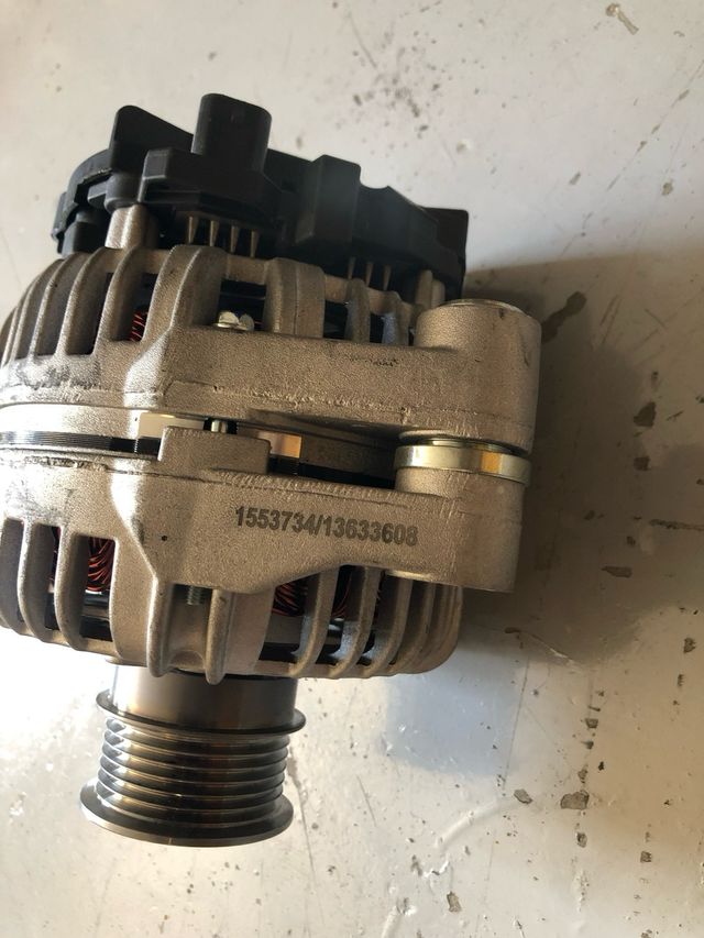 Compresor A/C + Alternador y varios