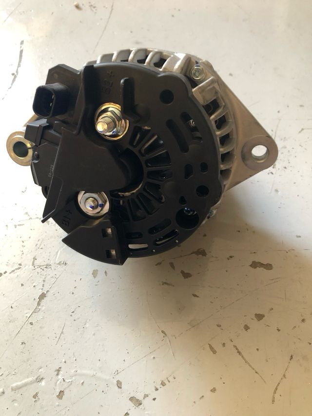 Compresor A/C + Alternador y varios