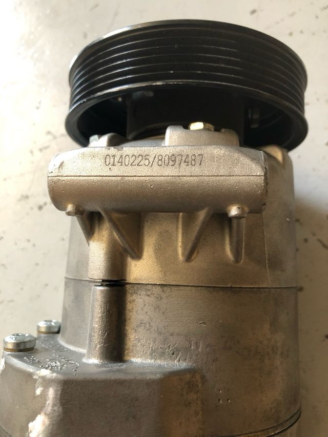 Compresor A/C + Alternador y varios