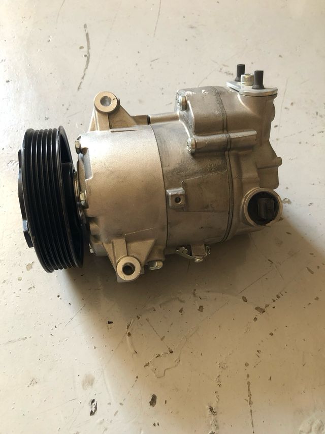 Compresor A/C + Alternador y varios