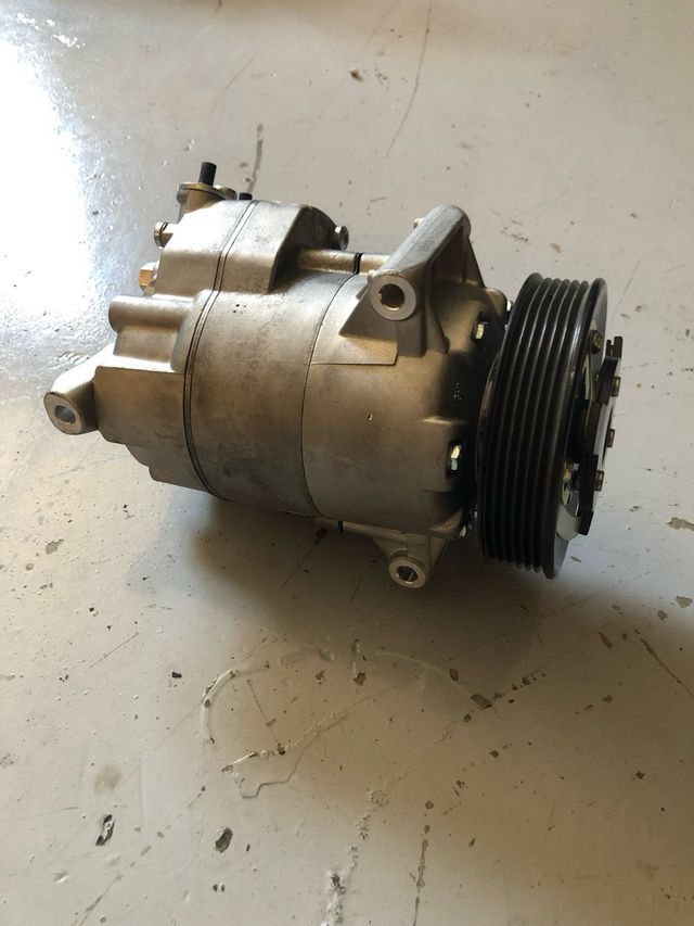 Compresor A/C + Alternador y varios