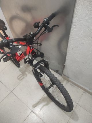 Bicicleta Rockrider 24" roja
