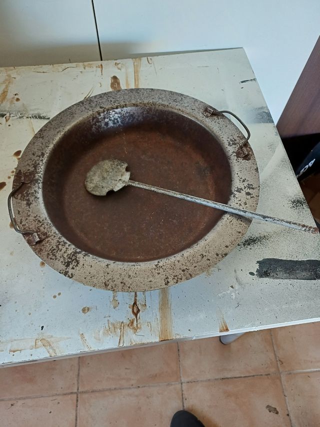 Brasero antiguo de metal