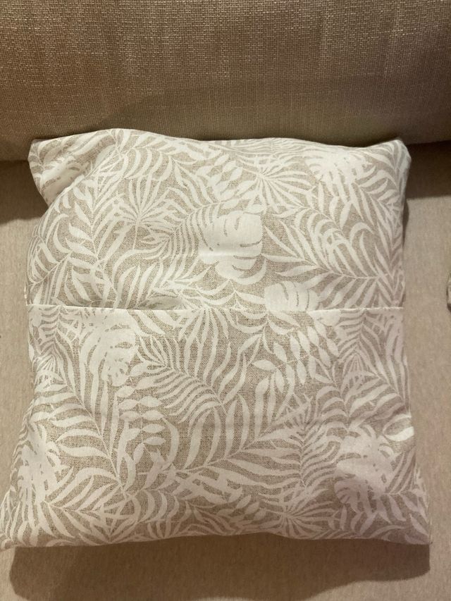 Mantel y cojines lino beige