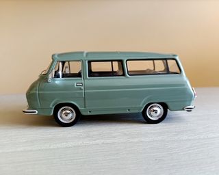 Miniatura microbús Škoda 1203 1:43.