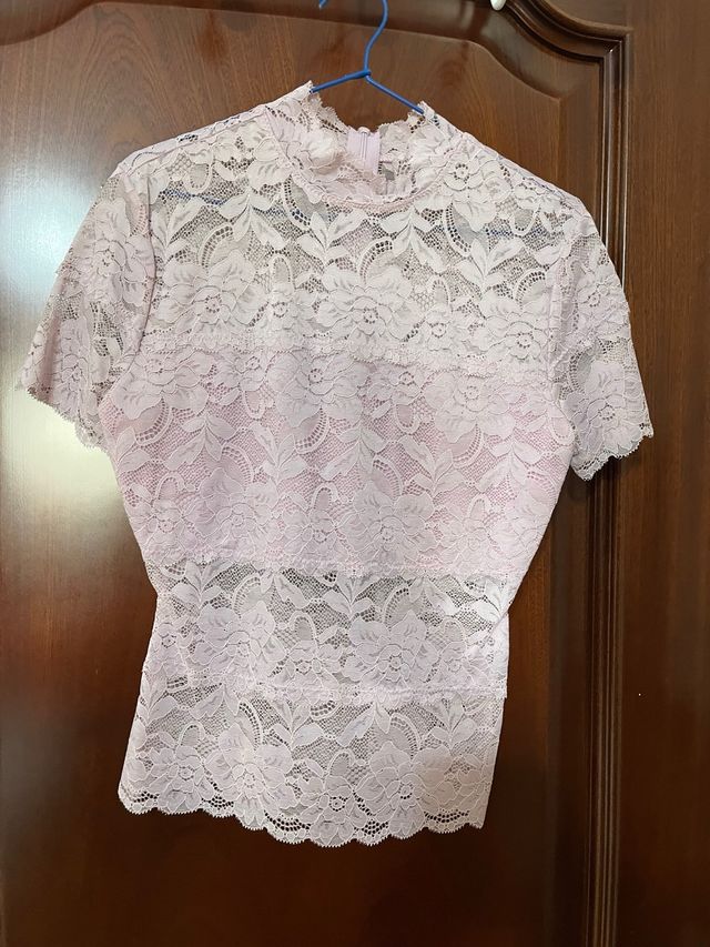 Top Guess encaje lila XS