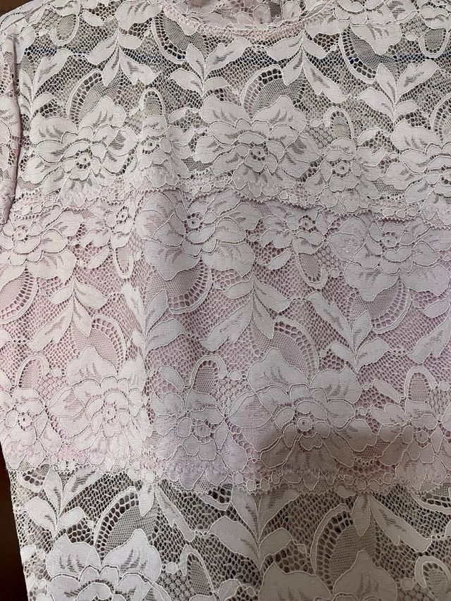 Top Guess encaje lila XS