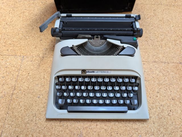 Olivetti Lettera 10 - Máquina de escribir