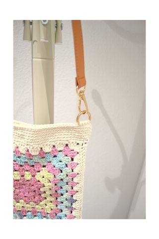 Boso bandolera a crochet, bolso bohemio de verano